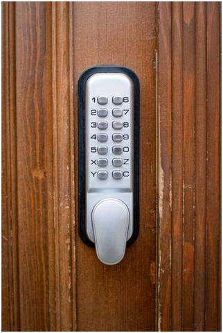 How to use a digital smart door lock